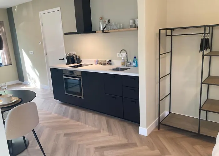 Апартаменты The Oyster House With Private Parking