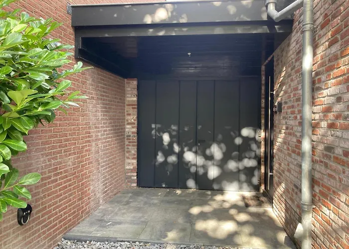 Апартаменты The Oyster House With Private Parking *