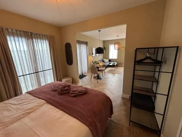 Апартаменты The Oyster House With Private Parking *