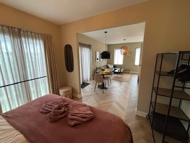 Апартаменты The Oyster House With Private Parking