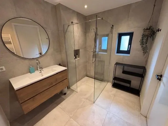 The Oyster House With Private Parking Апартаменты *