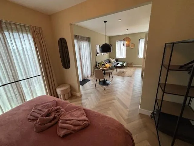 Апартаменты The Oyster House With Private Parking *