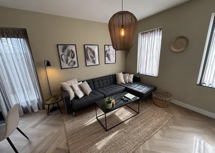 The Oyster House With Private Parking